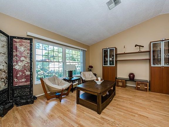 3rd image of 212 Arbor Dr W