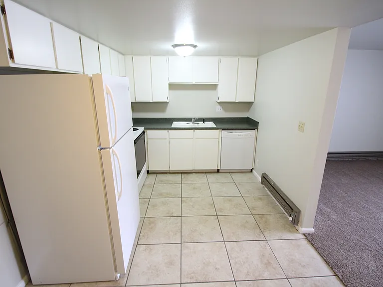 Apartments at 175 Main Street in Farmington — Photo 28