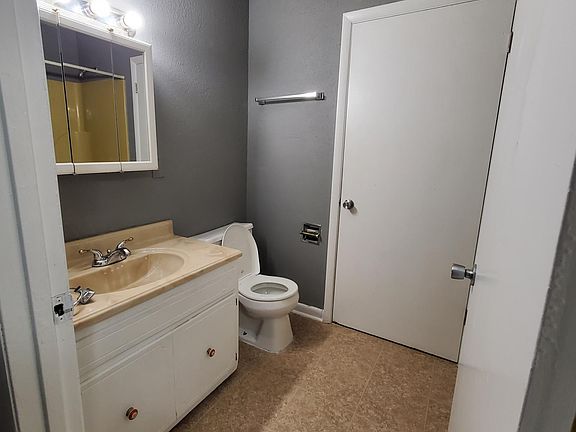 3rd image of 366 Ryder Ave #2
