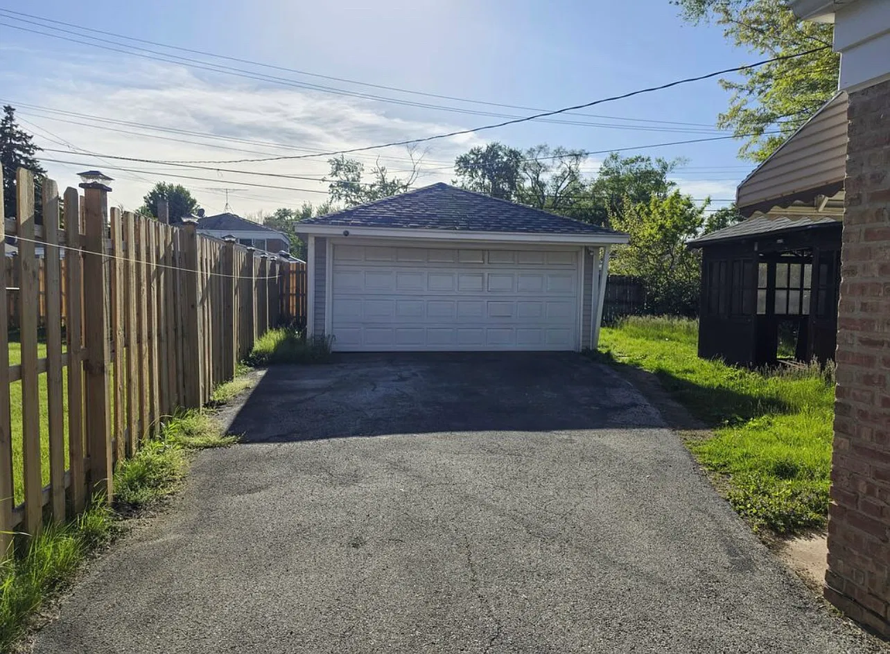 3 bed, 1017 sqft, $2,371 — Photo 4