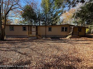 1539 Coolbaugh Rd, Gouldsboro, PA 18424