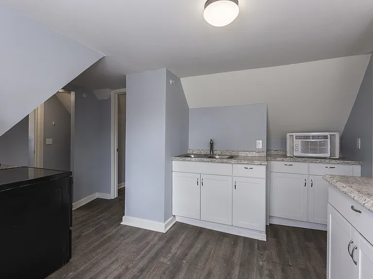 1147 Park Ave — Photo 25
