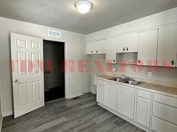 4th image of 3207 Whittier Ave