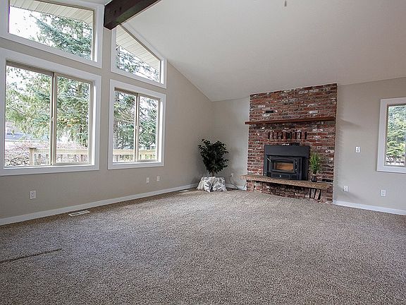 3rd image of 416 Taylor Pl NE