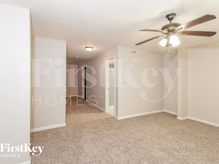 6582 Wellington Sq — Photo 9