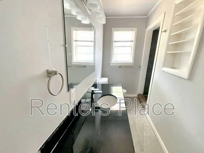 4 bed, 2.0 bath, 1350 sqft, $1,500 — Photo 3