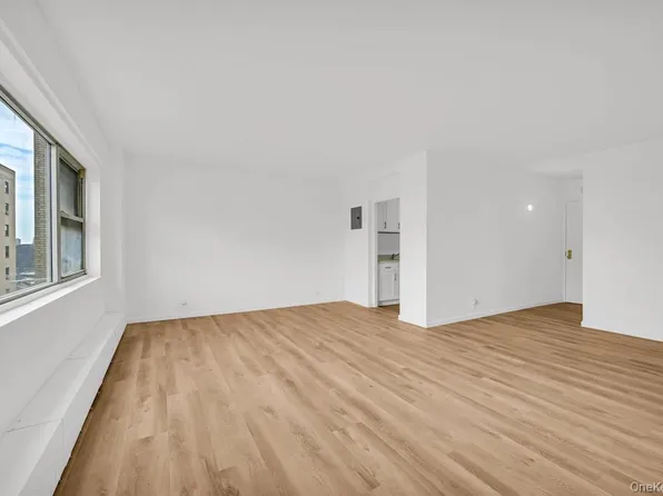 3 Fordham Hill Oval image 4 of 29