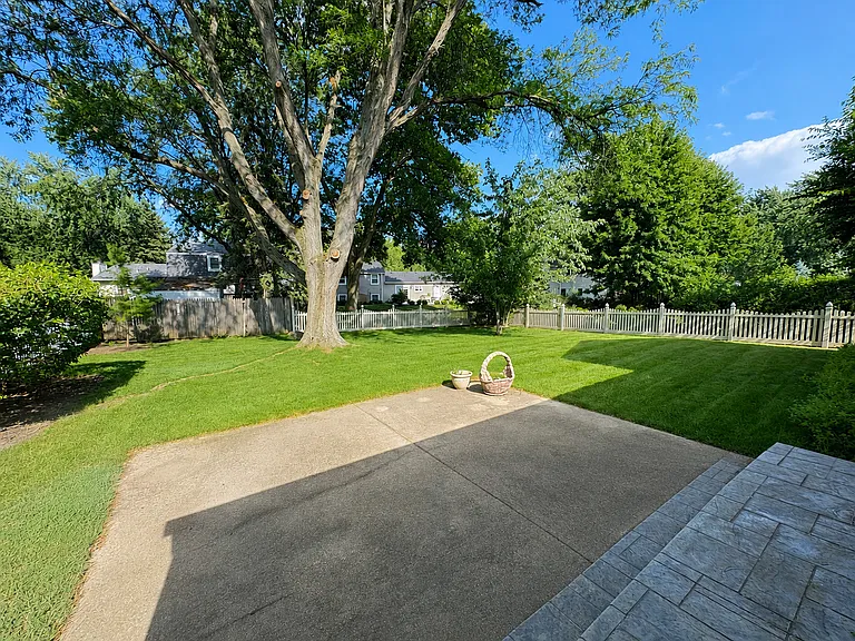 1918 Templar Dr — Photo 16