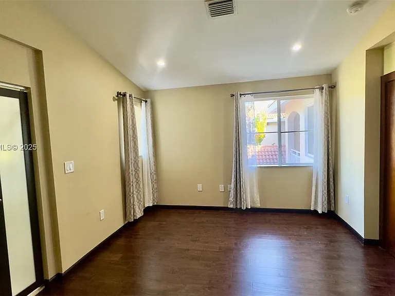 1094 Redwood St #1094 — Photo 39