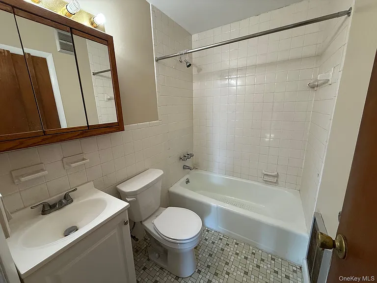 247 Hudson St #1 — Photo 6
