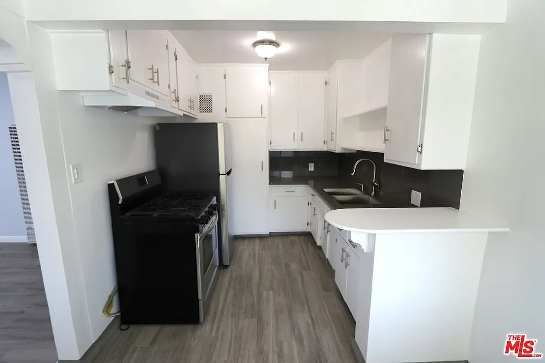 2 bed, 1.0 bath, 750 sqft, $2,249 — Photo 2