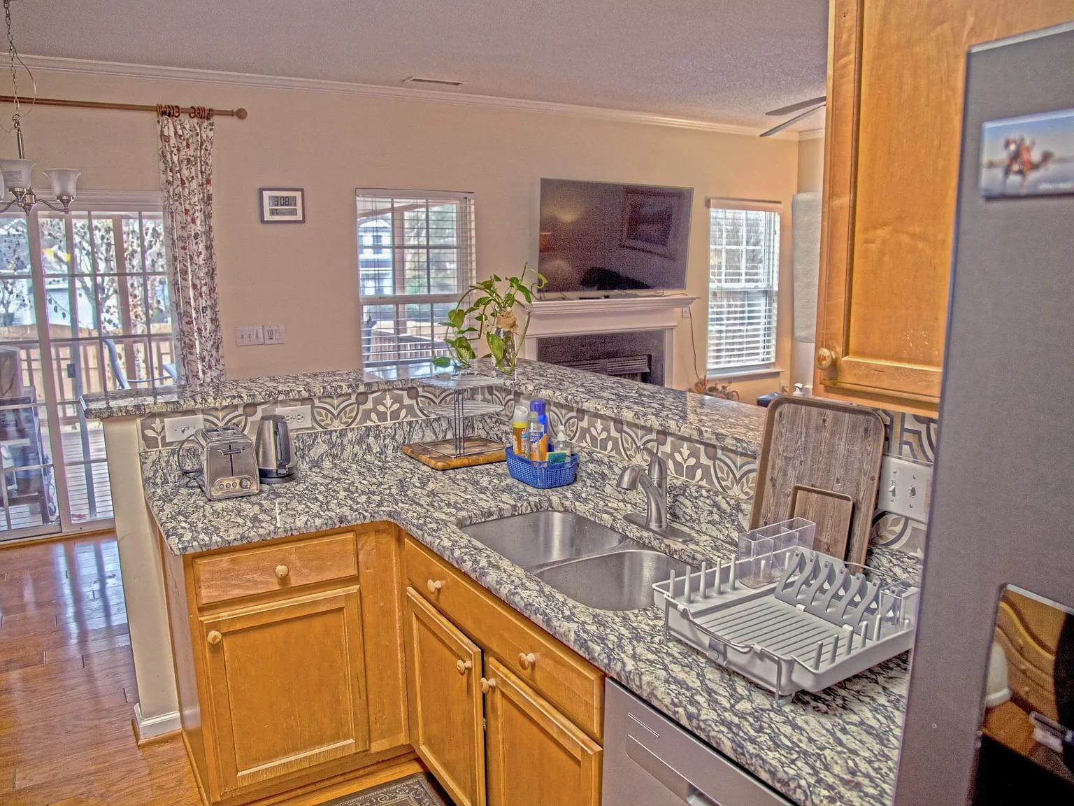 4 bed, 2300 sqft, $2,375 — Photo 3