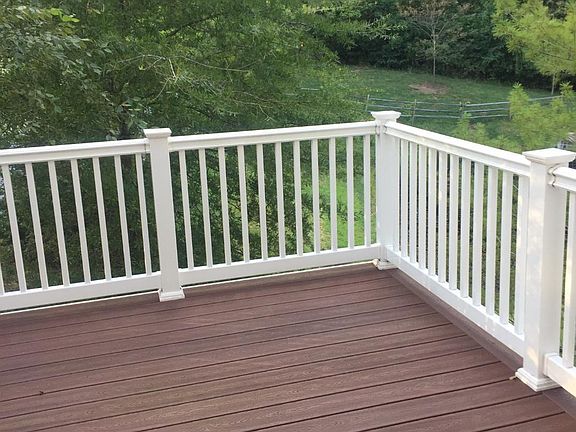 Deck made of Trex Vinyl