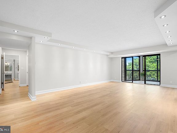 4th image of 5904 Mount Eagle Dr APT 601