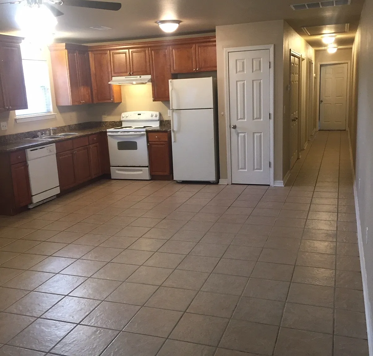 3 bed, 1069 sqft, $1,095 — Photo 3