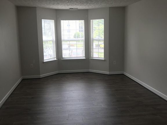 5th image of 613 Admiral Dr Unit 208