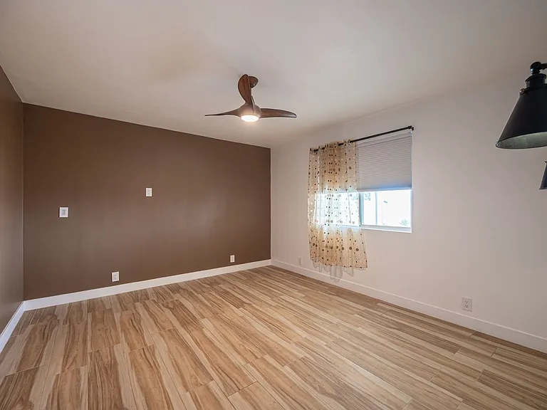 330 E Country Club Dr — Photo 73