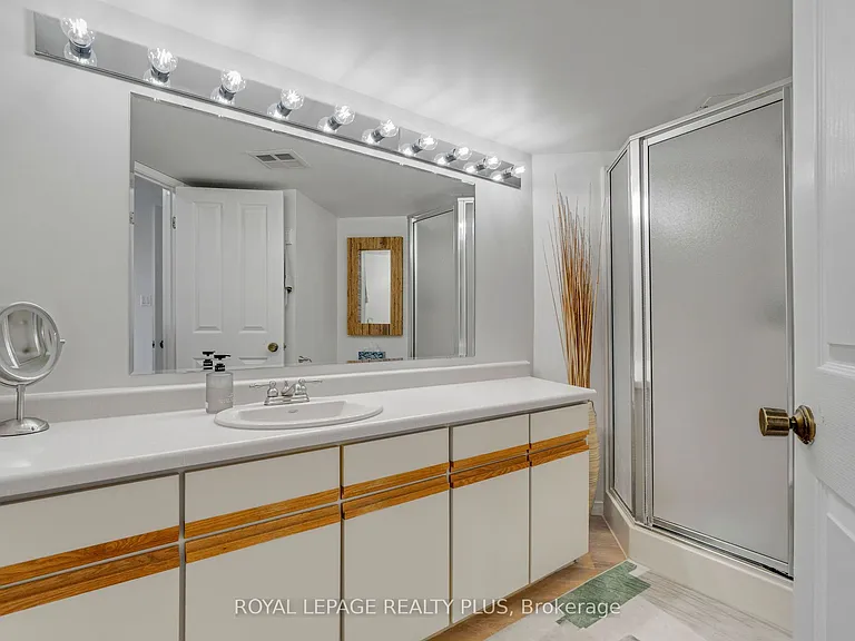 8 Christopher Ct #603 — Photo 32