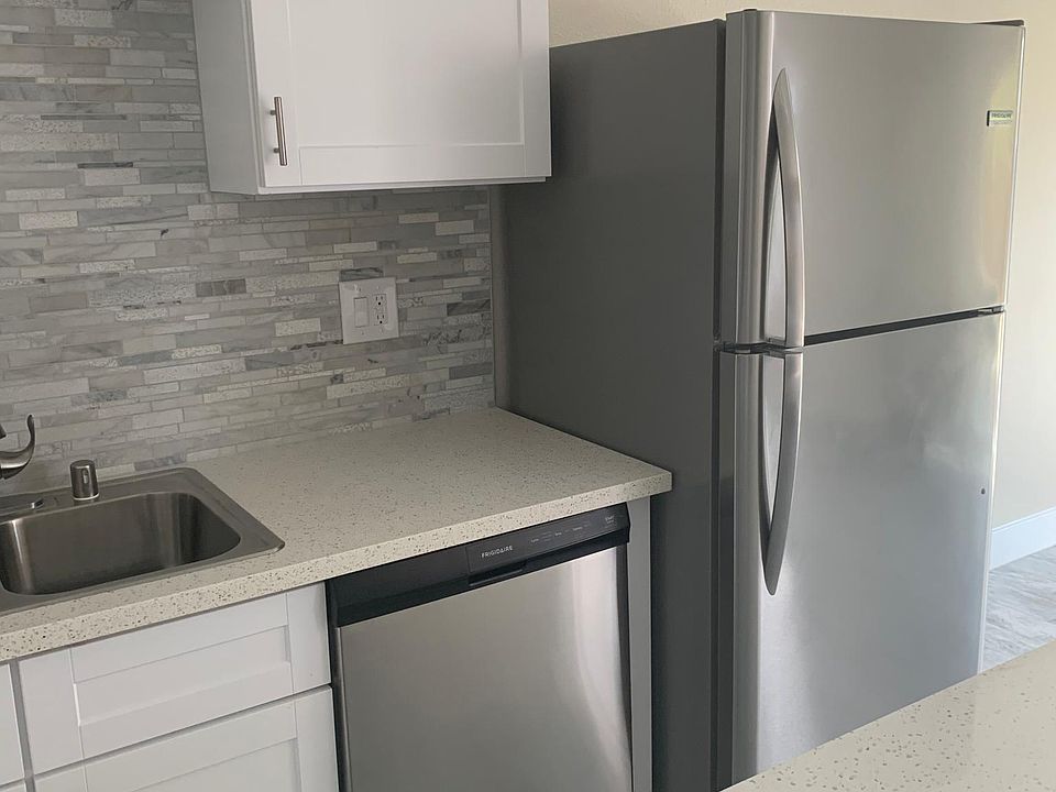 1st image of 900 N Prospect Ave #7