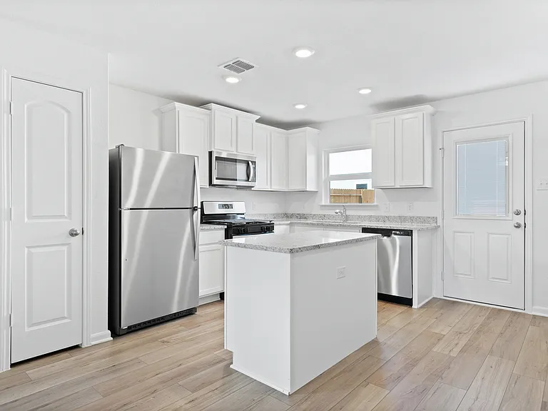 All kitchen appliances included!