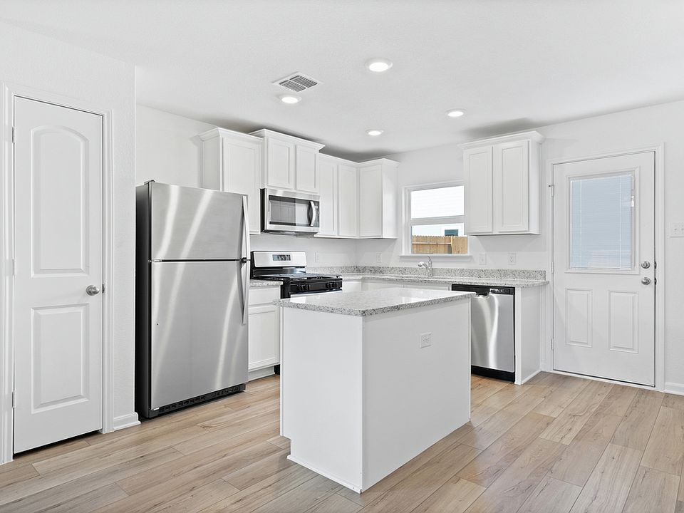 All kitchen appliances included!