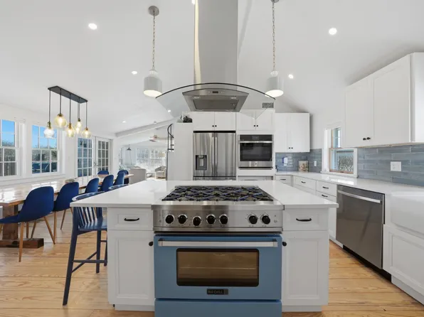 1 H St, Nantucket, MA 02554