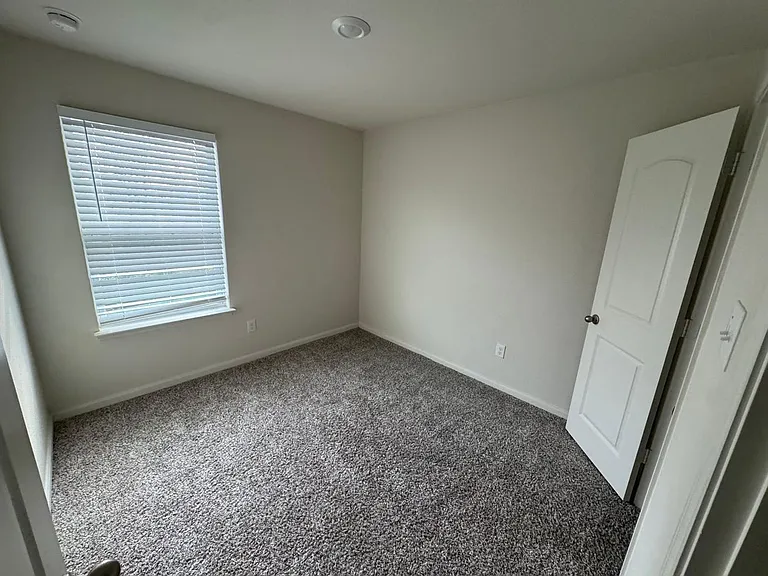 315 Marsh Ln — Photo 13