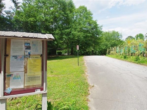 447 Hemlock Dr, Pine Lake, GA 30072