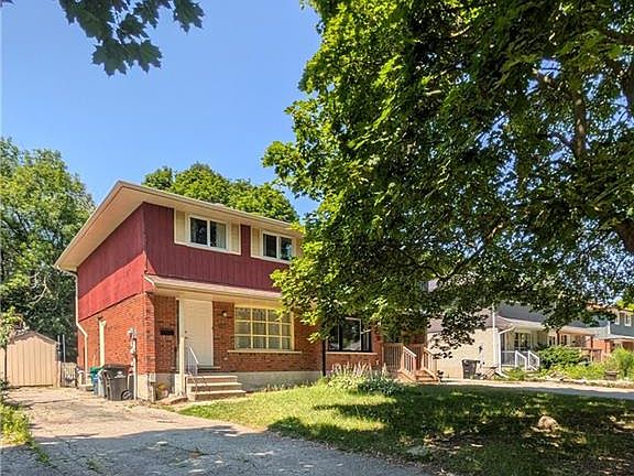 5th image of 435 A Midwood Cres