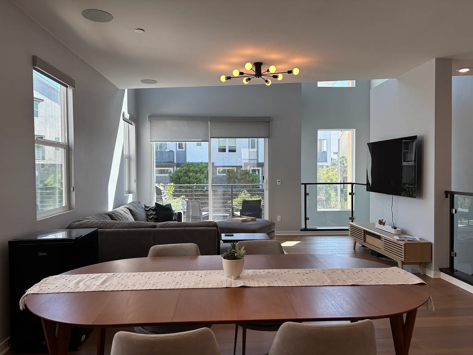 2 bed, 1686 sqft, $6,750 — Photo 3