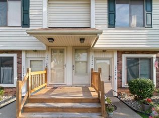 17414 Utica Oaks Ln, Roseville, MI