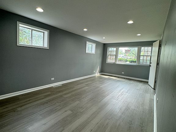 4th image of 14902 S Cleveland Ave #1