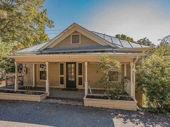 12 Hook Ln, Lexington, VA 24450