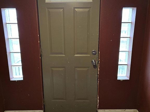 3rd image of 330 E Elm St