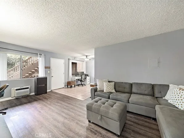 555 S La Veta Park Cir Unit 132, Orange, CA 92868