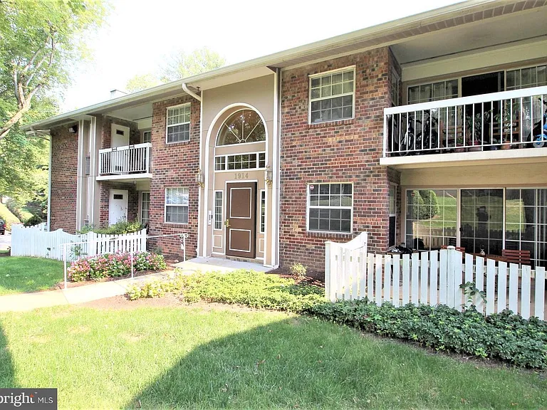 1914 Wilson Ln #204 — Photo 1