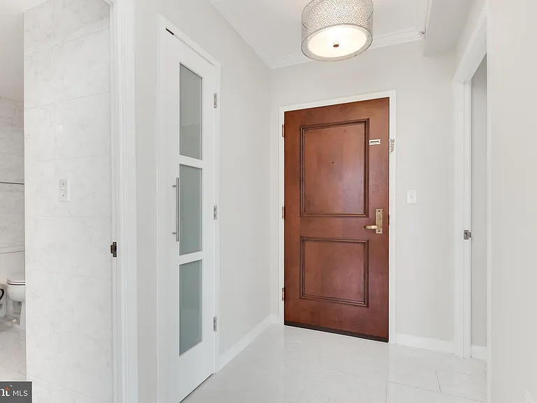 7111 Woodmont Ave #602 — Photo 4
