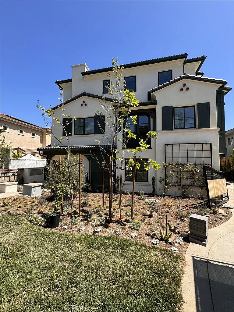 4 bed, 3.5 bath, 1797 sqft, $4,500 — Photo 1