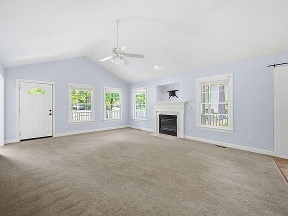 2nd image of 2071 Knight St