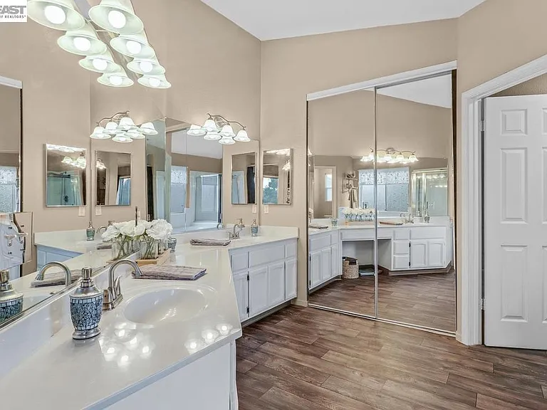 828 Hollowbrook Dr — Photo 15
