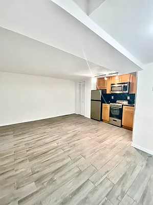 Rented by Waverly Realty Associates | media 10