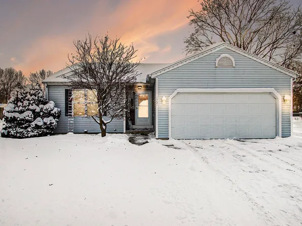 1701 Village Cir, Mishawaka, IN 46545