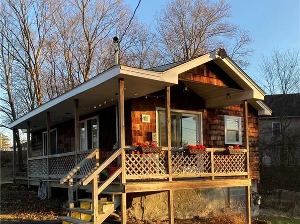 41 Angell St, West Warwick, RI 02893