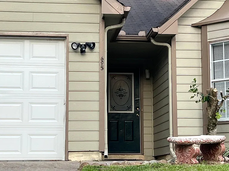 695 Paris Dr — Photo 6