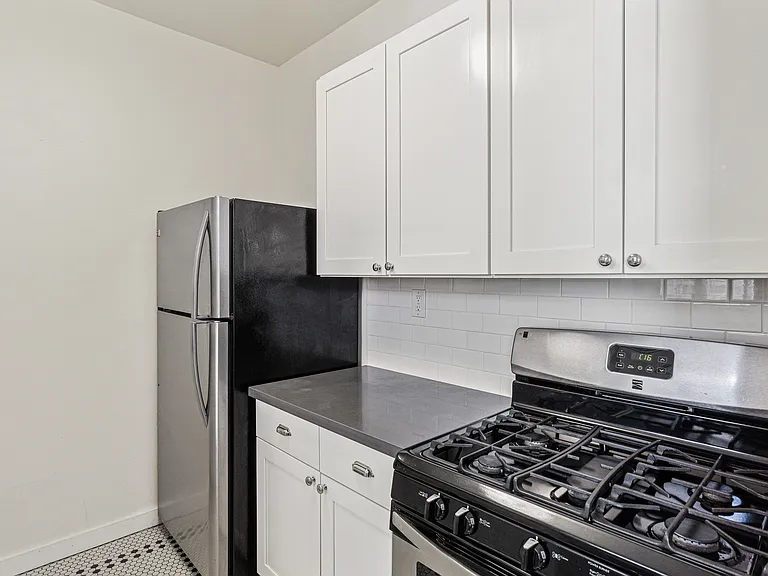 304 Bell St #1 — Photo 1
