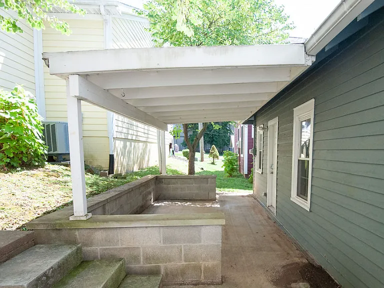 1202 N Walnut St — Photo 47