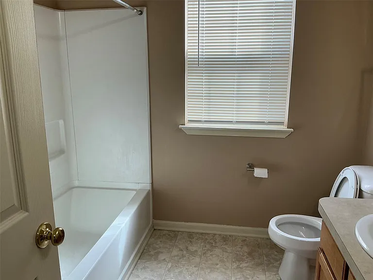 48161 Nottinghill Ln — Photo 39