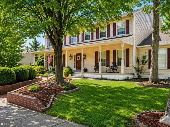 108 Briarwood Ct, Sterling, VA 20164
