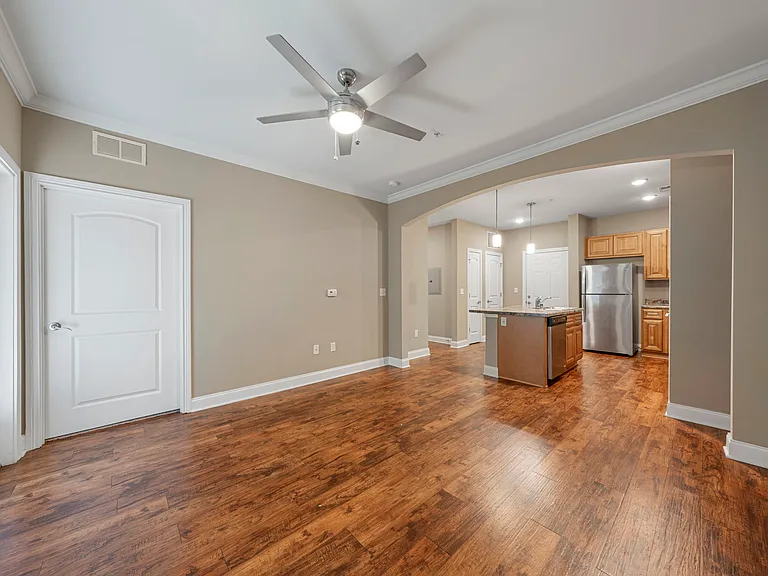 Mount Victor Olde Towne Luxury Apartments — Photo 70