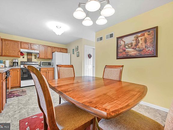 5th image of 160 Daplin Ave